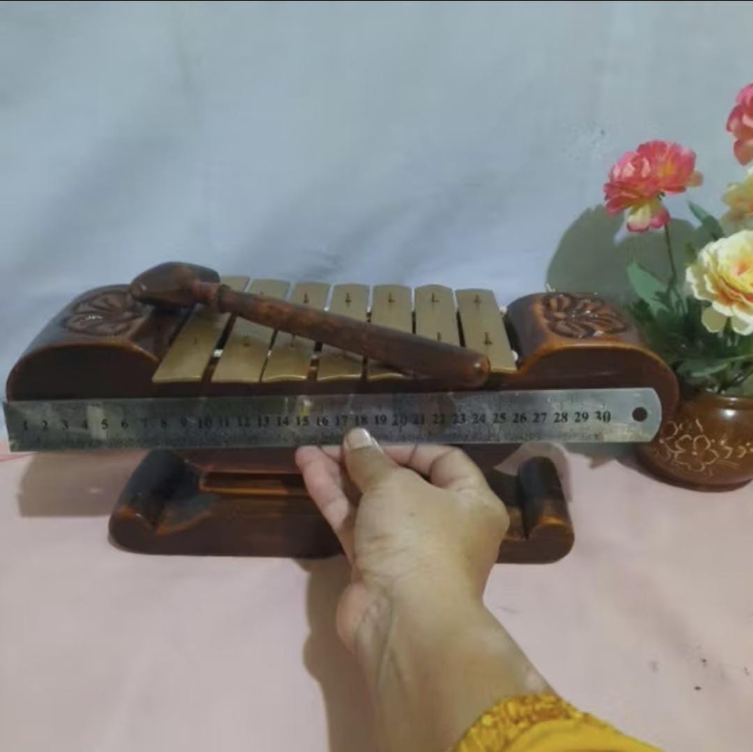 Mini Javanese Gamelan Saron | Handcrafted Playable Instrument 35cm | Traditional Indonesian Musical Collectible, Cultural Gift