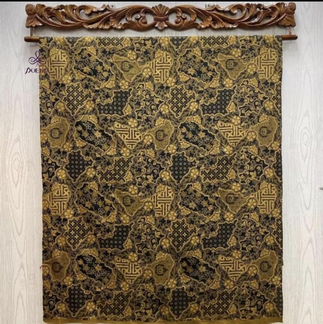 Solo Batik Fabric 240×110 cm | Vintage Indonesian Cotton Textile Heritage Pattern