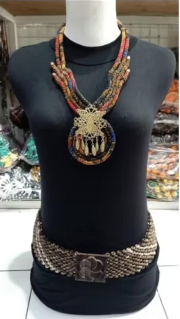 Luxury Batik Statement Necklace with Javanese Kutubaru Brooch – Strand Ethnic Textile Jewelry – Handmade Heritage