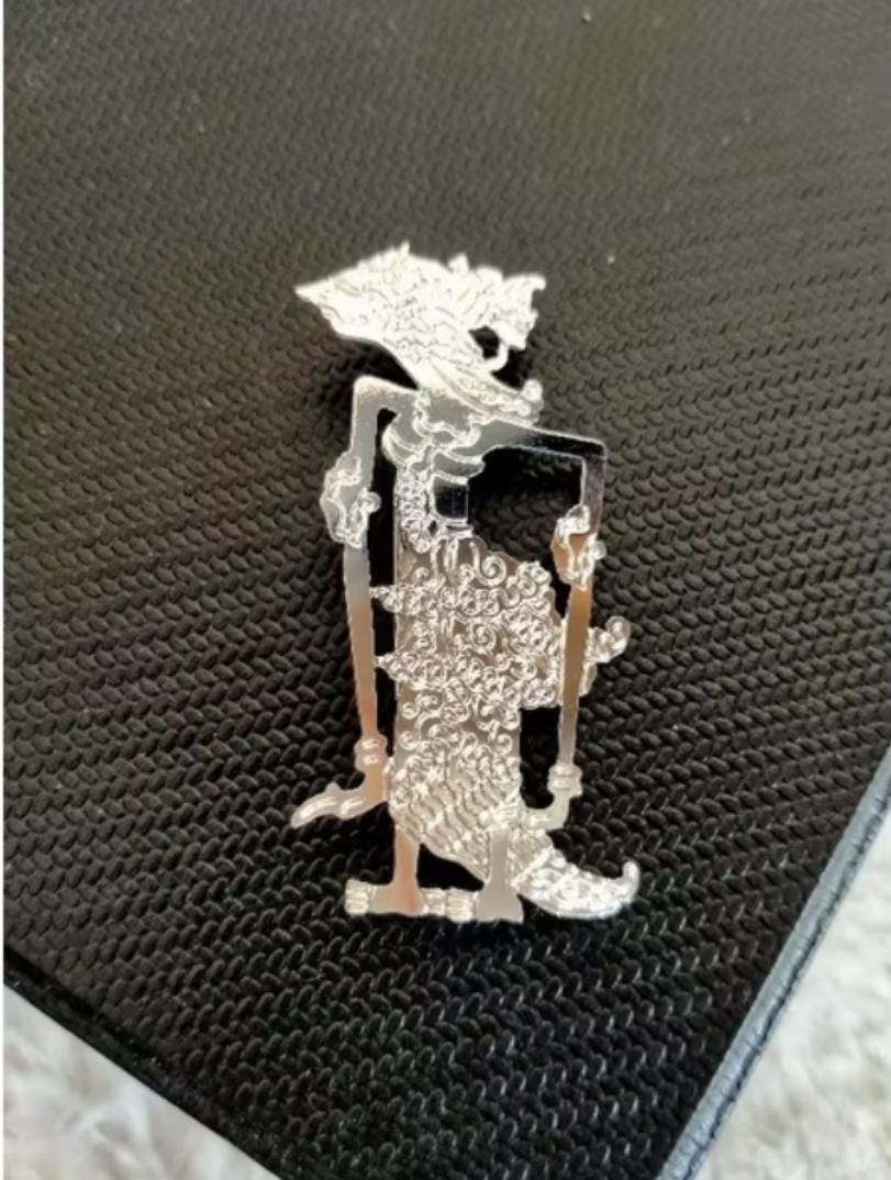 Wayang Silver Plated Brooch, Indonesian Ethnic Pin, Handmade Brass Cultural Jewelry, Unique for Her