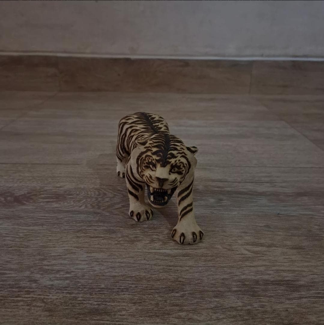 Wooden Tiger & Leopard Figurines — Hand-Carved Pyrography | Animal Sculpture 14–17cm | Wildlife Desk Decor Gift