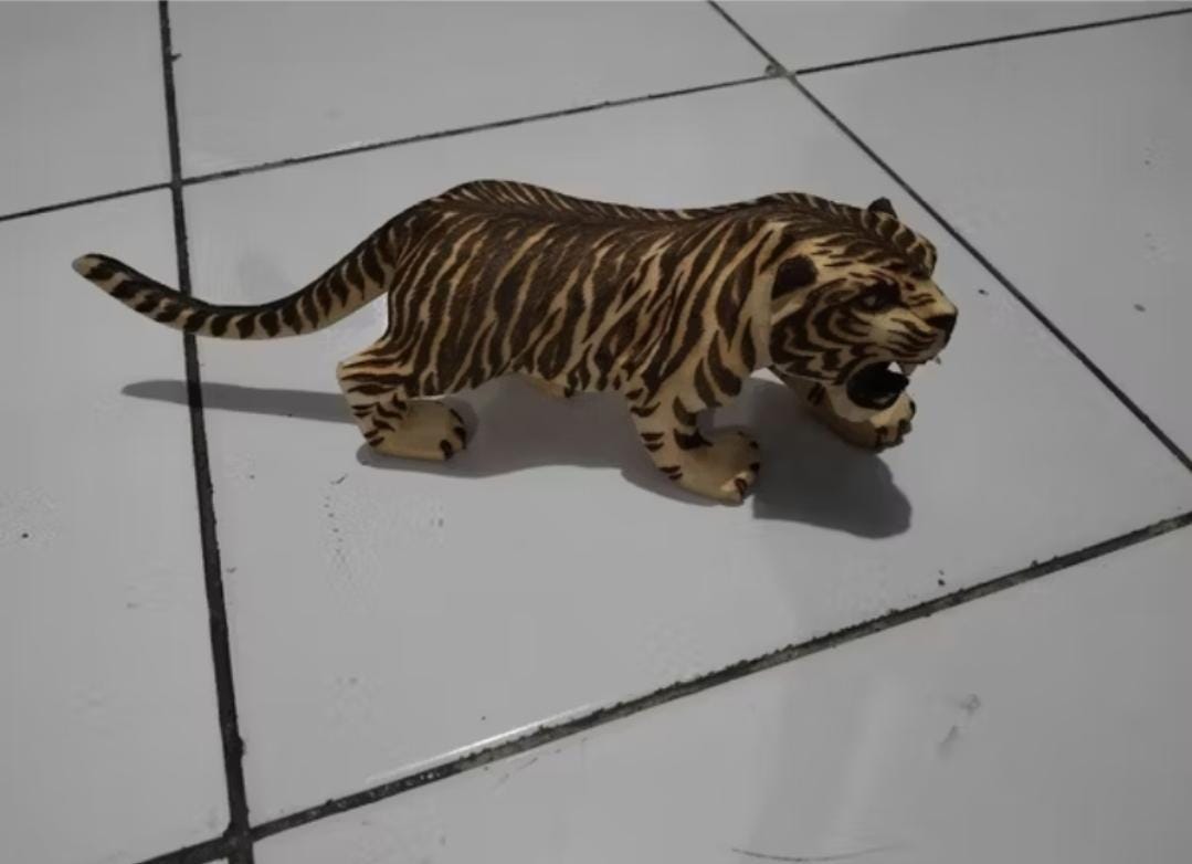 Wooden Tiger & Leopard Figurines — Hand-Carved Pyrography | Animal Sculpture 14–17cm | Wildlife Desk Decor Gift