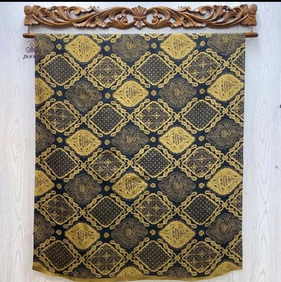 Solo Batik Fabric 240×110 cm | Vintage Indonesian Cotton Textile Heritage Pattern