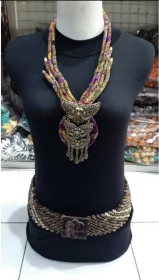 Luxury Batik Statement Necklace with Javanese Kutubaru Brooch – Strand Ethnic Textile Jewelry – Handmade Heritage