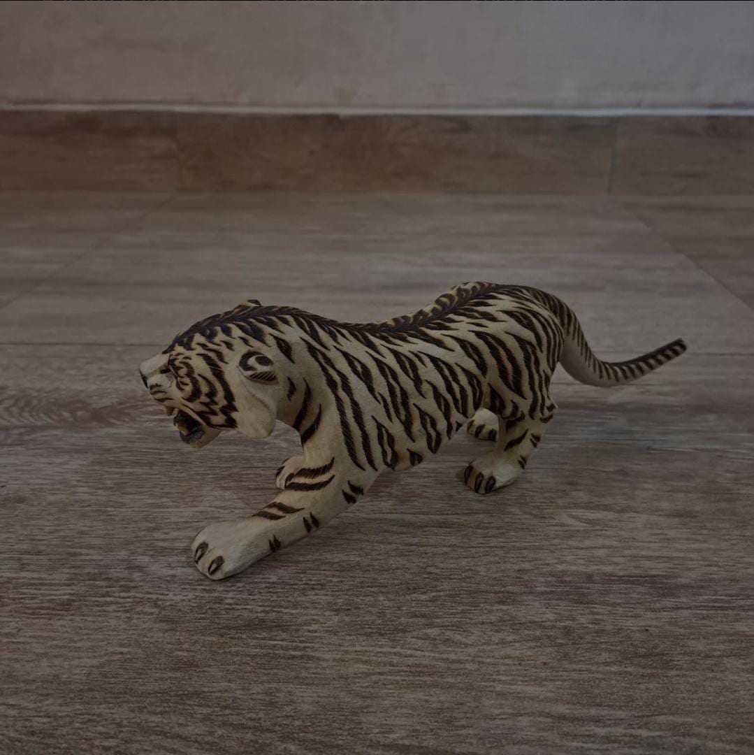 Wooden Tiger & Leopard Figurines — Hand-Carved Pyrography | Animal Sculpture 14–17cm | Wildlife Desk Decor Gift