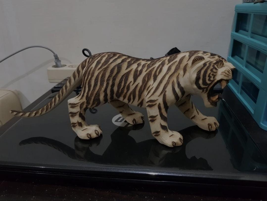 Wooden Tiger & Leopard Figurines — Hand-Carved Pyrography | Animal Sculpture 14–17cm | Wildlife Desk Decor Gift