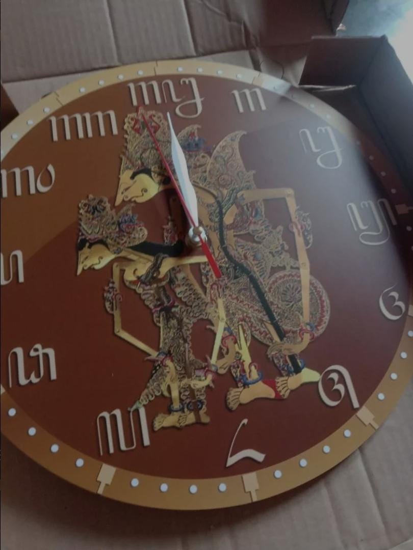 Gold Round Wall Clock 12 inch – Silent Quartz | Indonesian Wayang Art, Living Room Decor