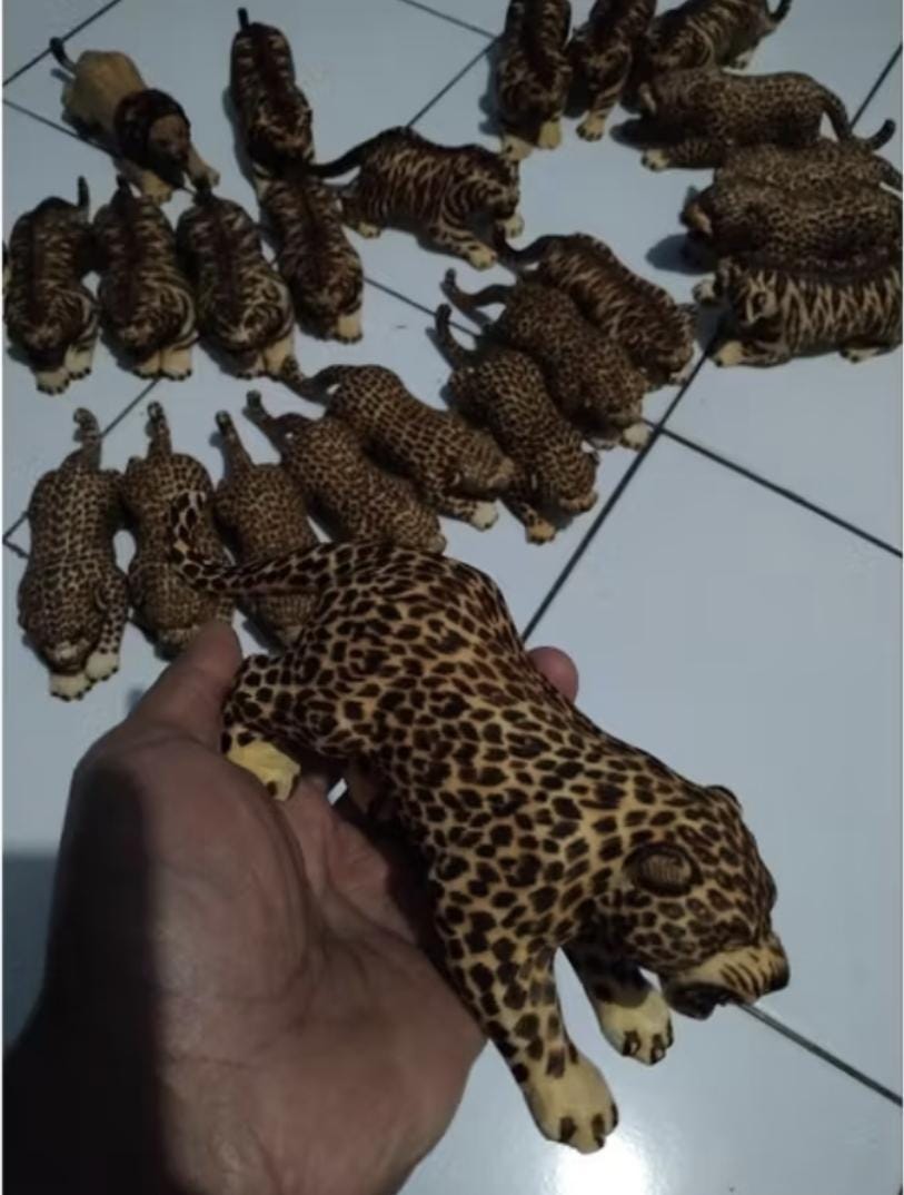 Wooden Tiger & Leopard Figurines — Hand-Carved Pyrography | Animal Sculpture 14–17cm | Wildlife Desk Decor Gift