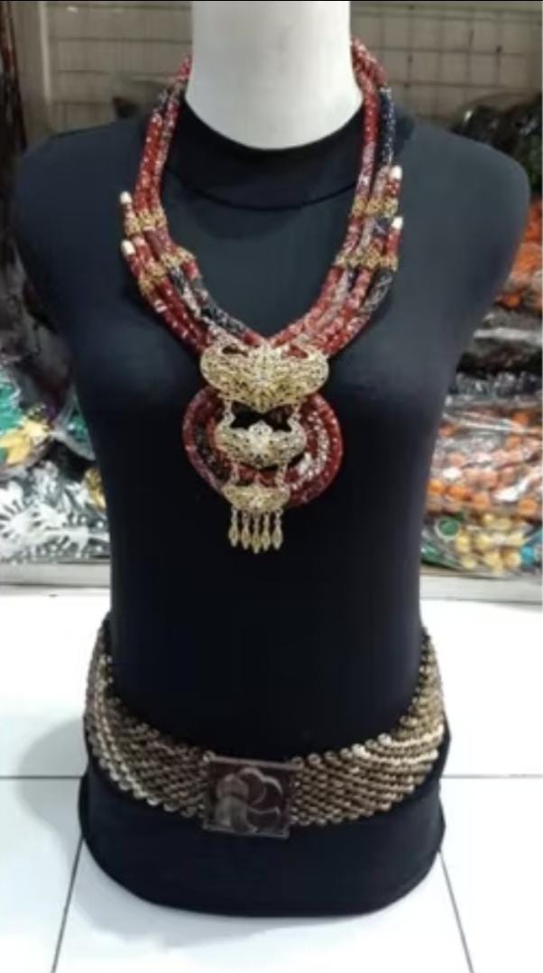 Luxury Batik Statement Necklace with Javanese Kutubaru Brooch – Strand Ethnic Textile Jewelry – Handmade Heritage